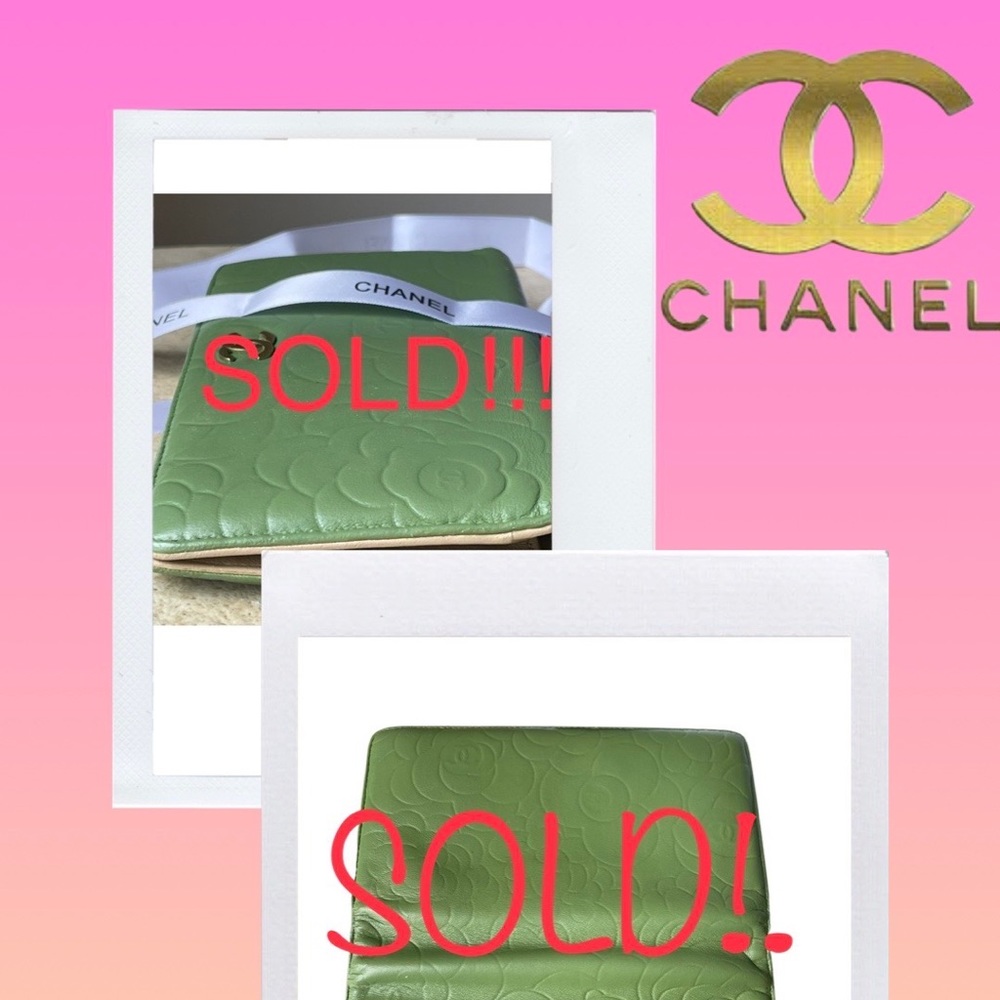 Authentic camellia Chanel wallet - Green